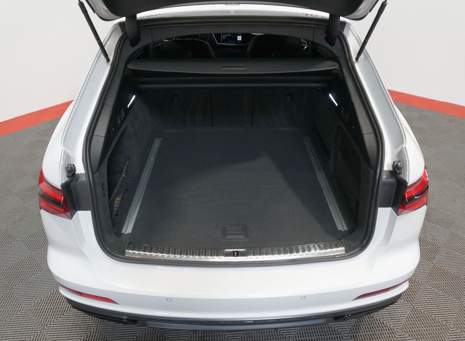 Audi A6 Avant 40 TDI quattro S-Line - Samsaru's Car Outlet