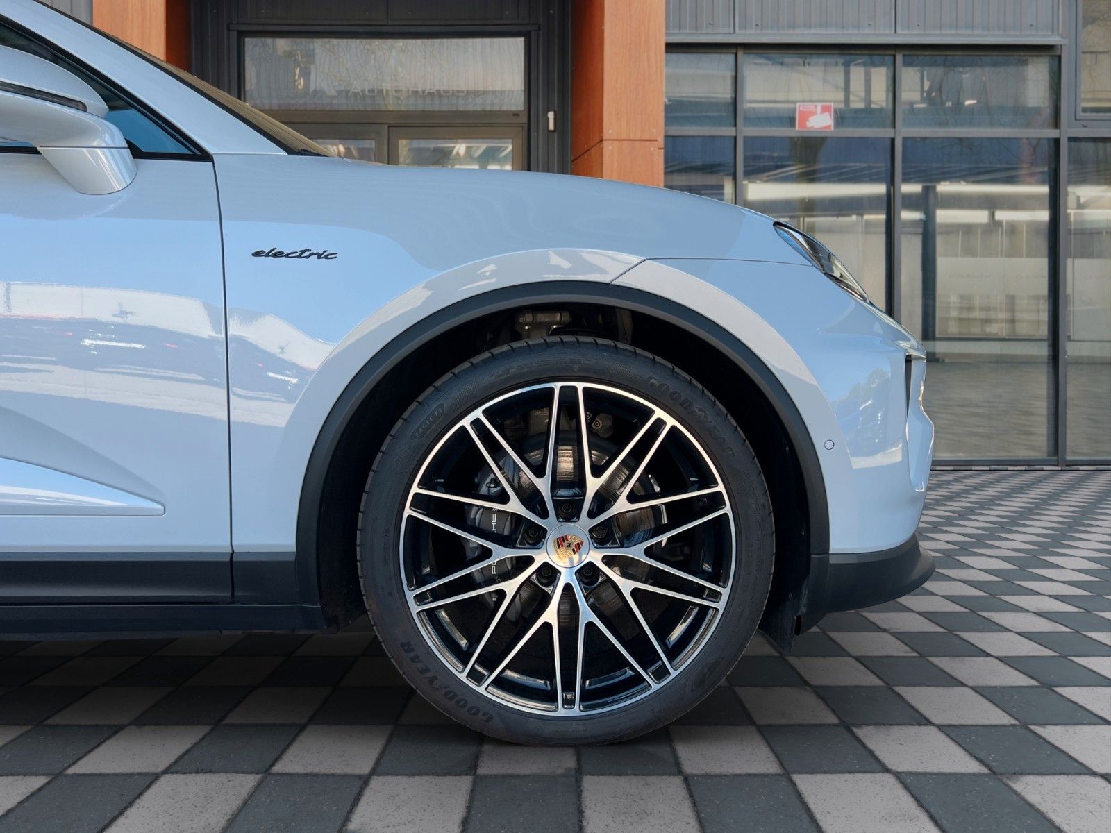 Porsche Macan Electric 4 Carbon · Mega Spec · NP122.500€
