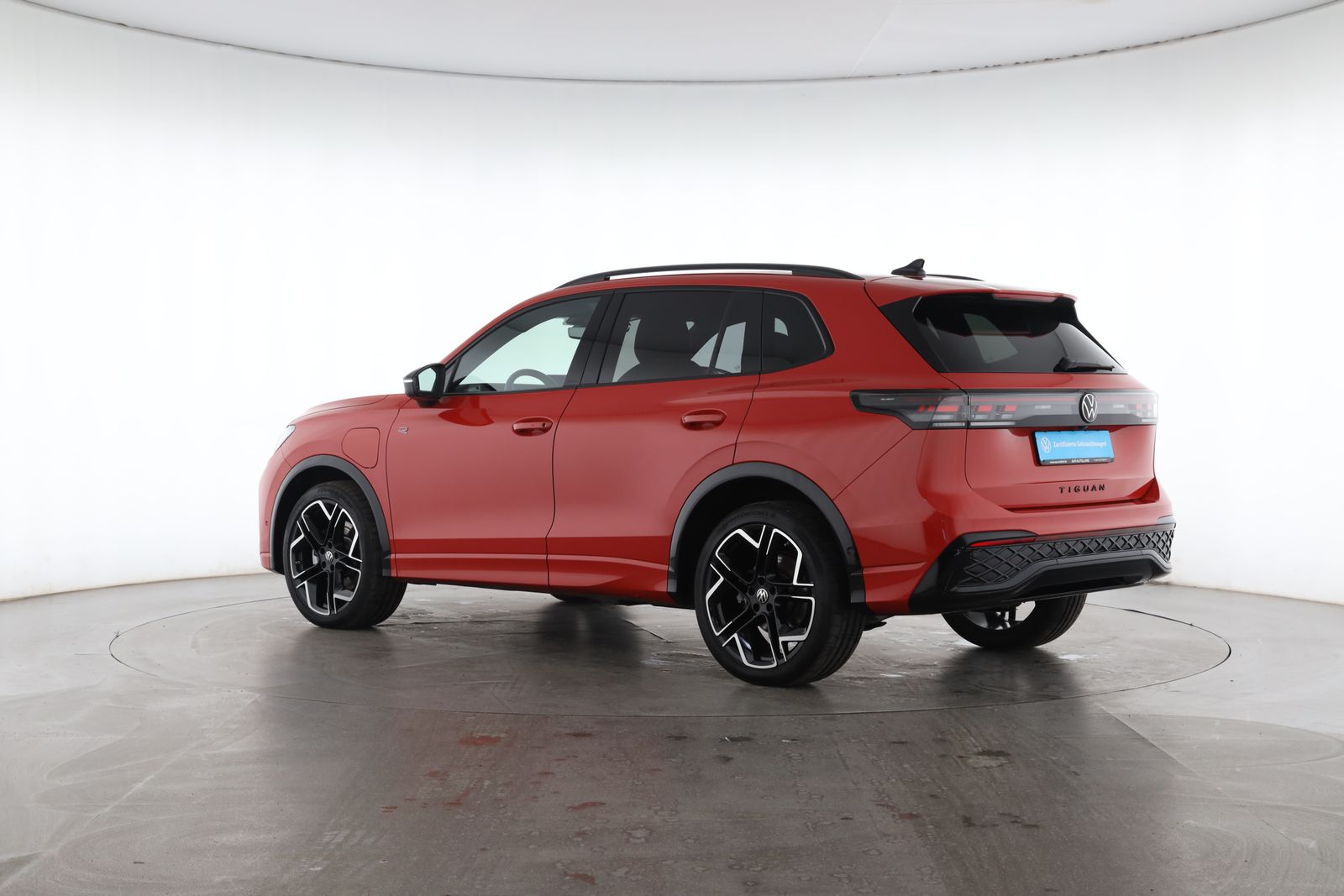 Volkswagen Tiguan 1.5 TSI DSG eHybrid R-Line | PANO | AHK |