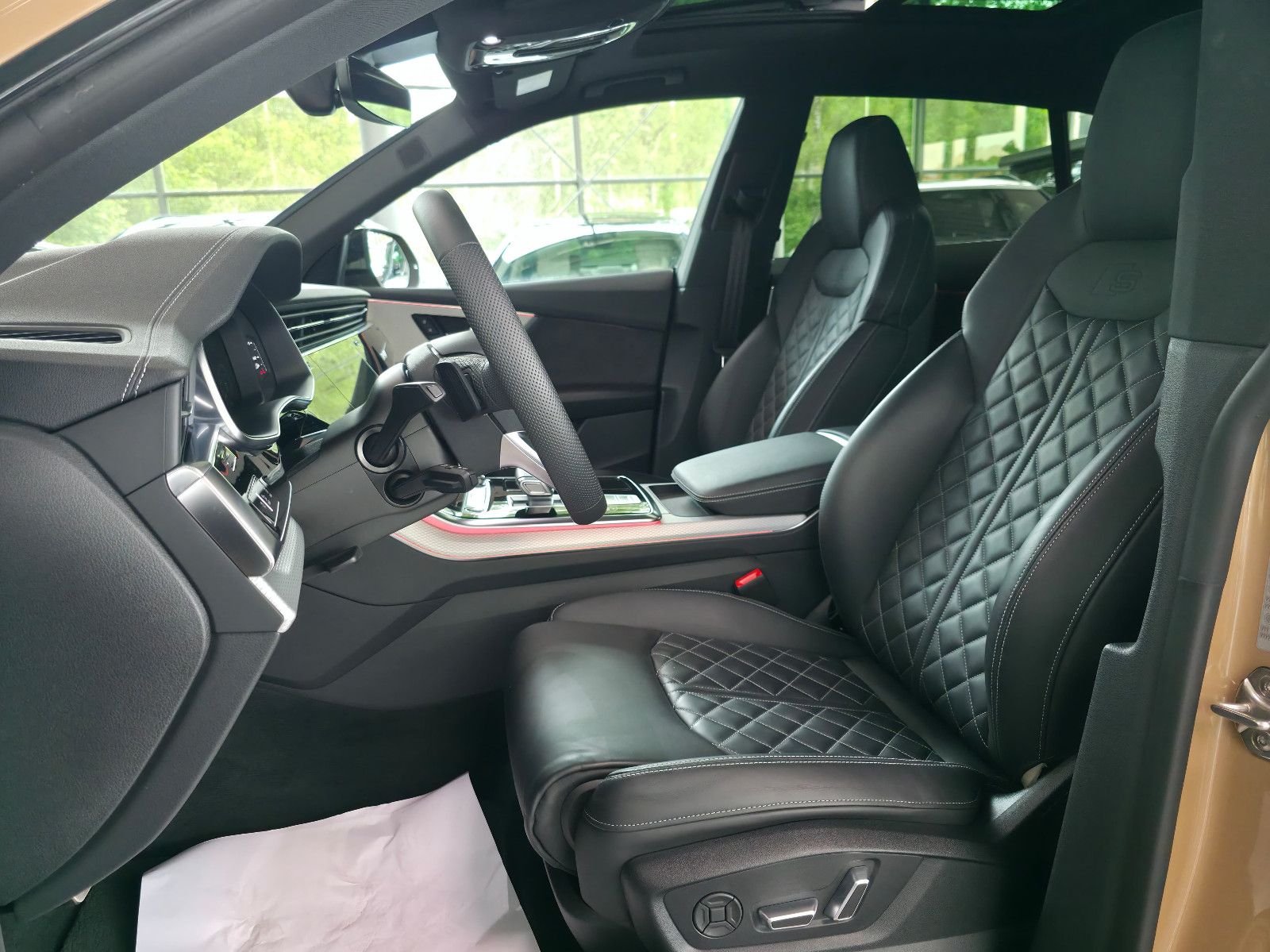 Audi Q8 60 TFSI e quattro - Samsaru's Car Outlet