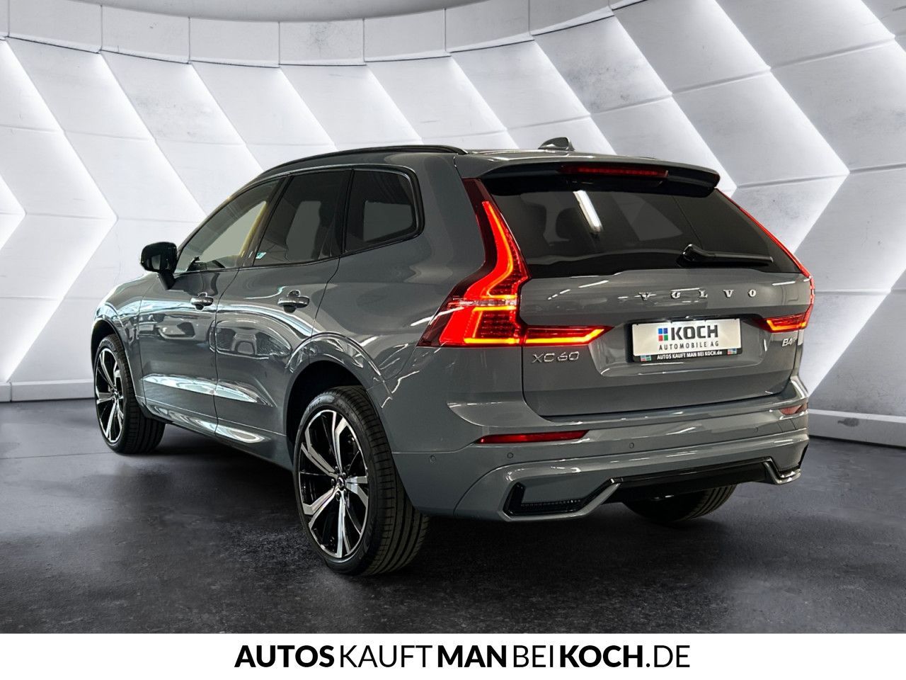 Volvo XC60 B4 AWD Ultimate Dark - Samsaru's Car Outlet