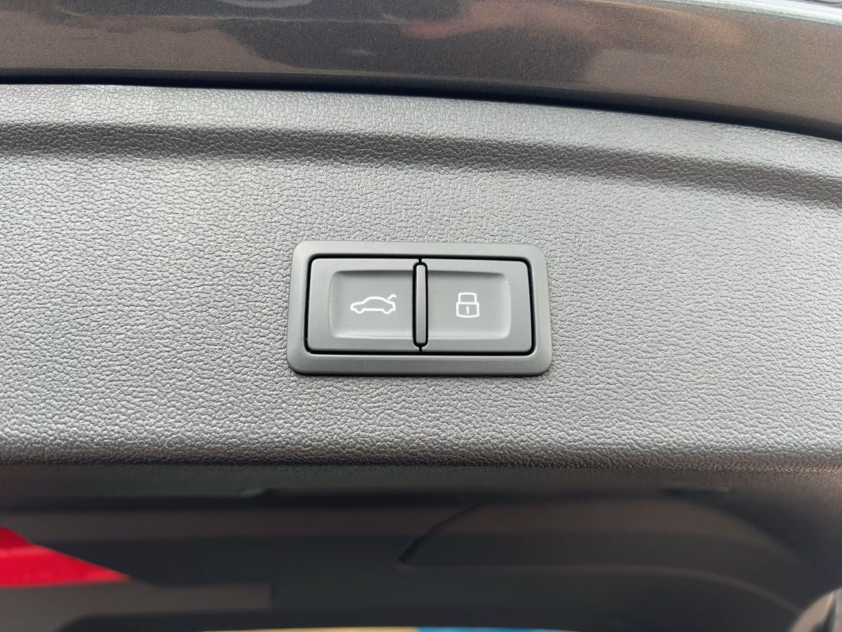 Audi A3 Sportback 45 TFSI e S line - Samsaru's Car Outlet