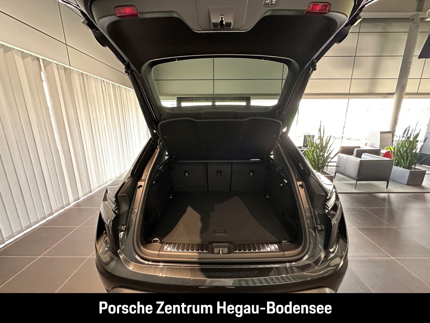 Porsche Macan Turbo/Electric Sport/Hinterachslenkung/Mat