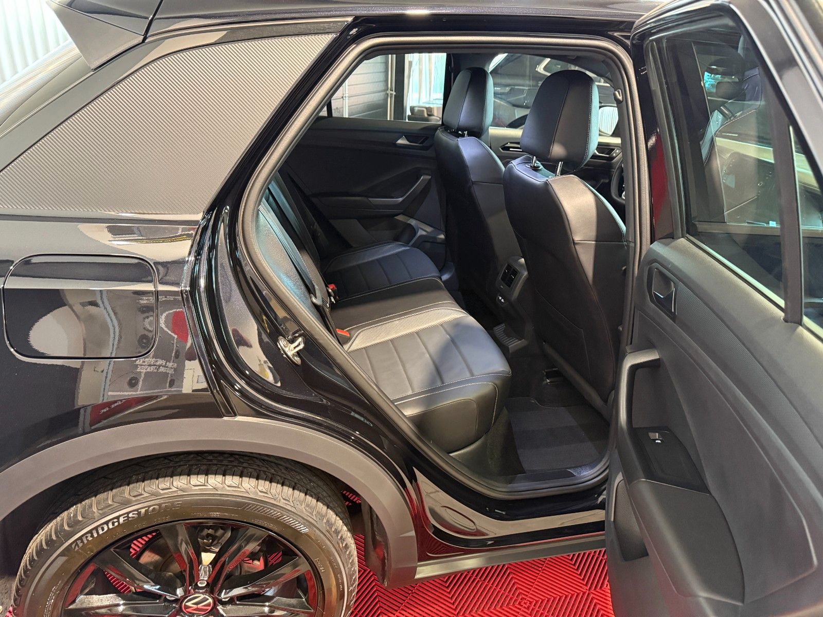 Volkswagen T-Roc R-Line - Samsaru's Car Outlet