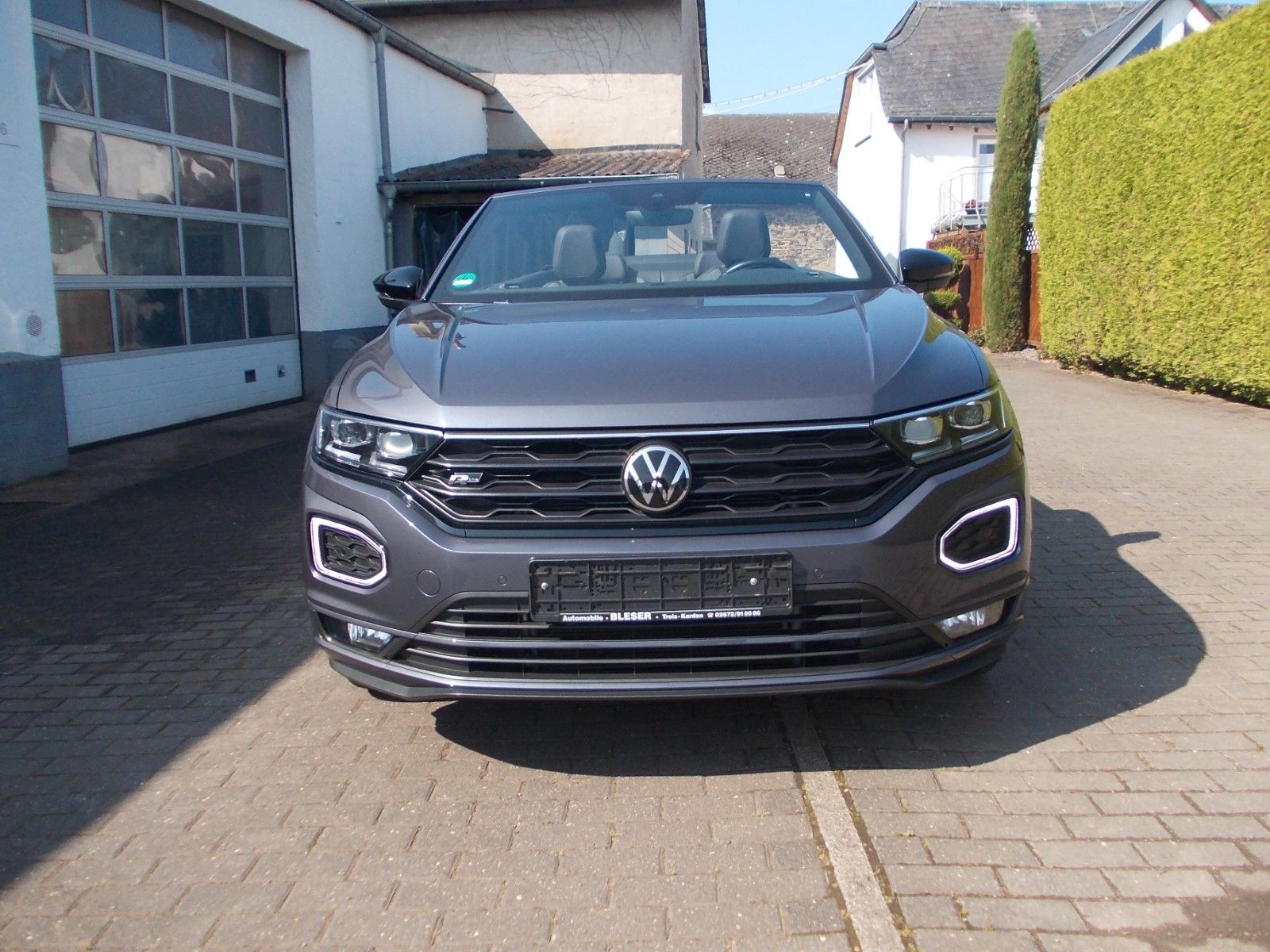 Volkswagen T-Roc R-Line - Samsaru's Car Outlet