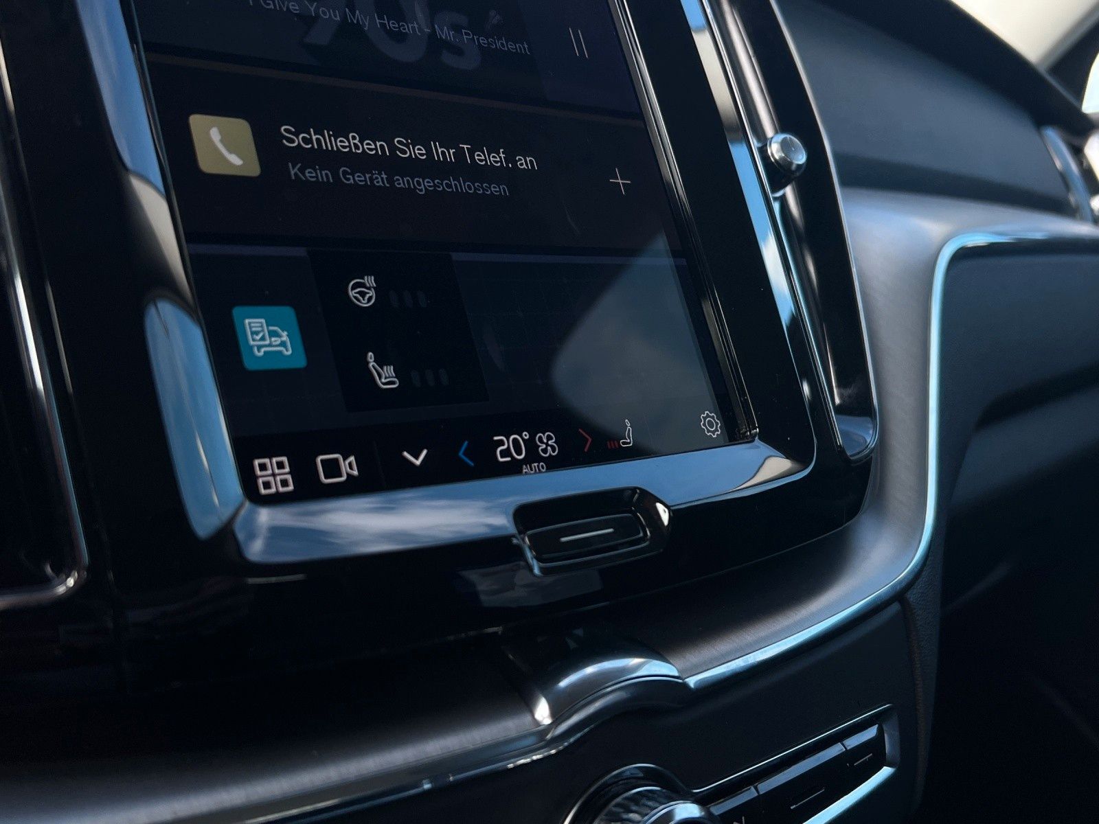 Volvo XC60 B4 Momentum Pro Geartronic AWD - Samsaru's Car Outlet