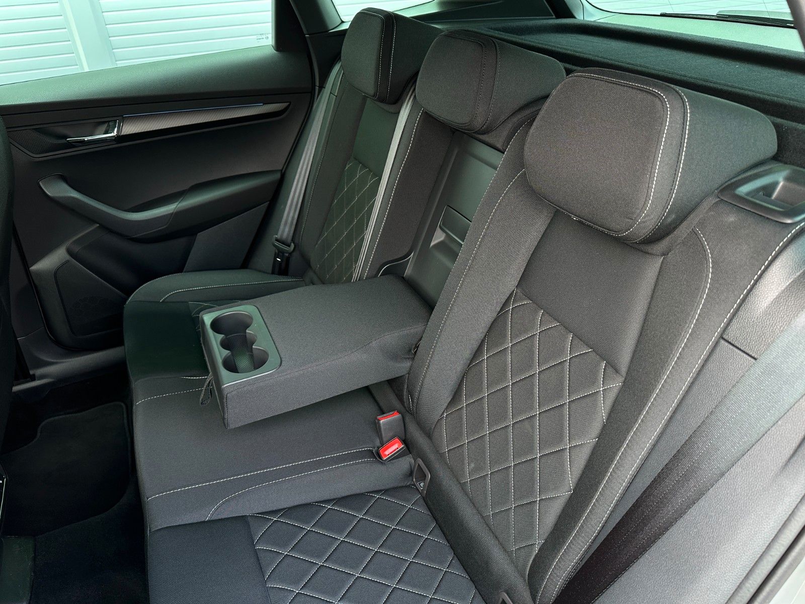 Skoda 150PS DSG Sportline NAVI ACC KAMERA eHK LM19"AHK
