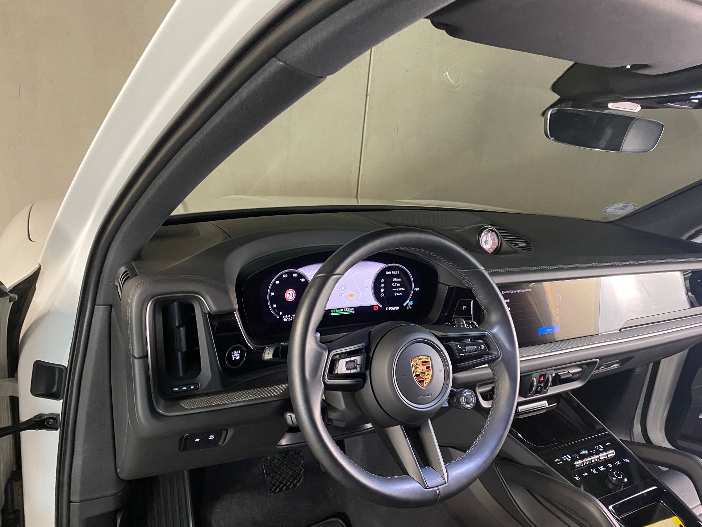 Porsche Cayenne E-Hybrid | Nachtsicht | InnoDrive |