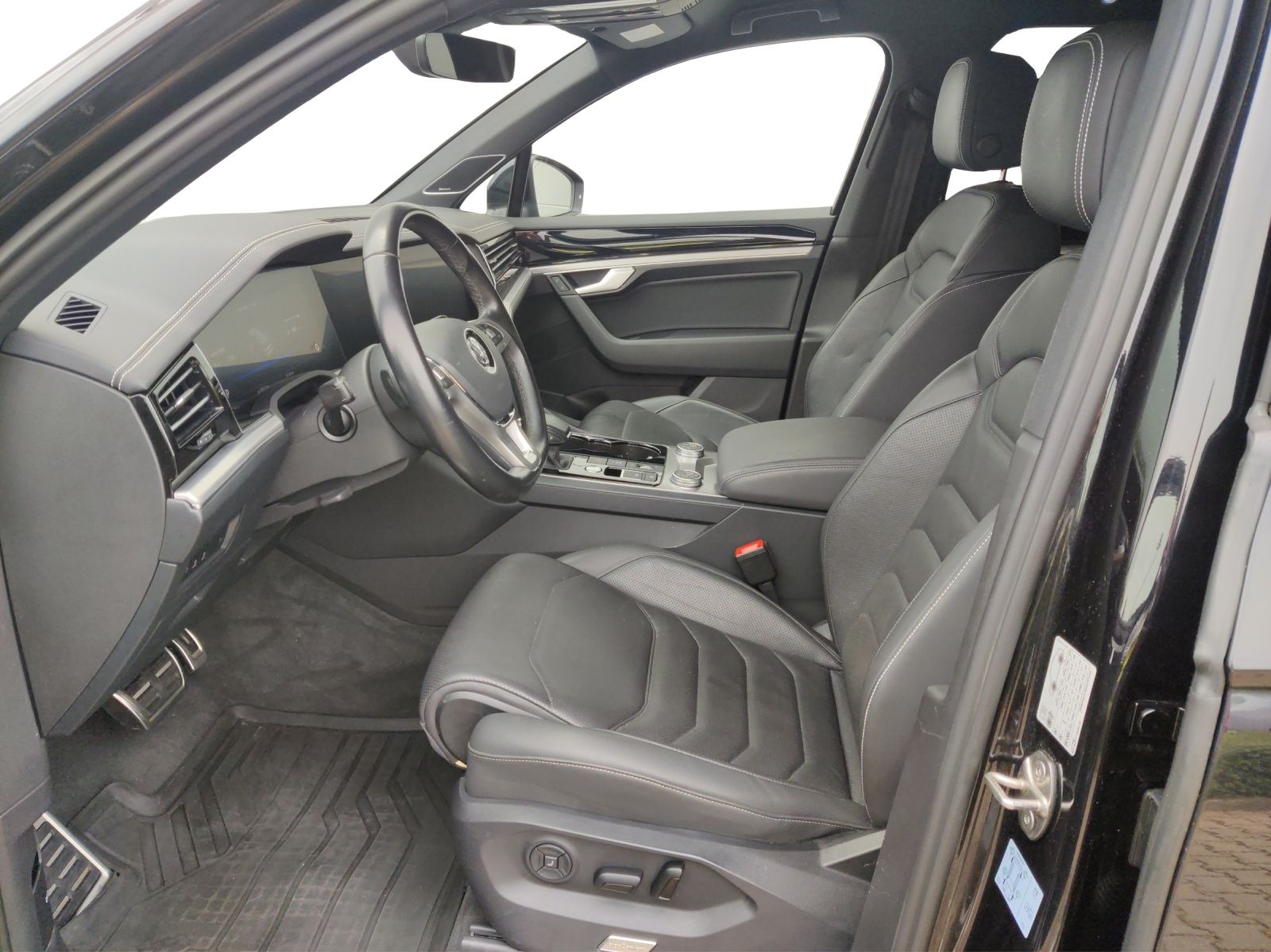 Volkswagen Touareg 4.0 V8 TDI Elegance 4M - Samsaru's Car Outlet