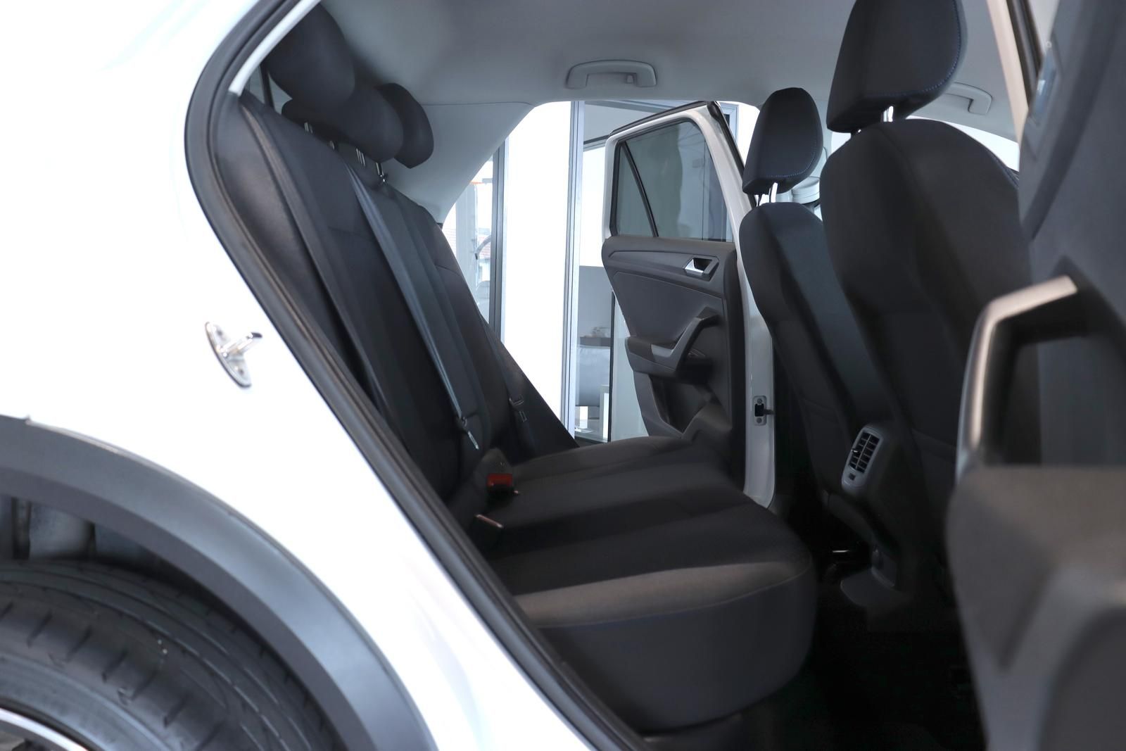 Volkswagen T-Roc 1.5 TSI DSG Style R-LINE - Samsaru's Car Outlet