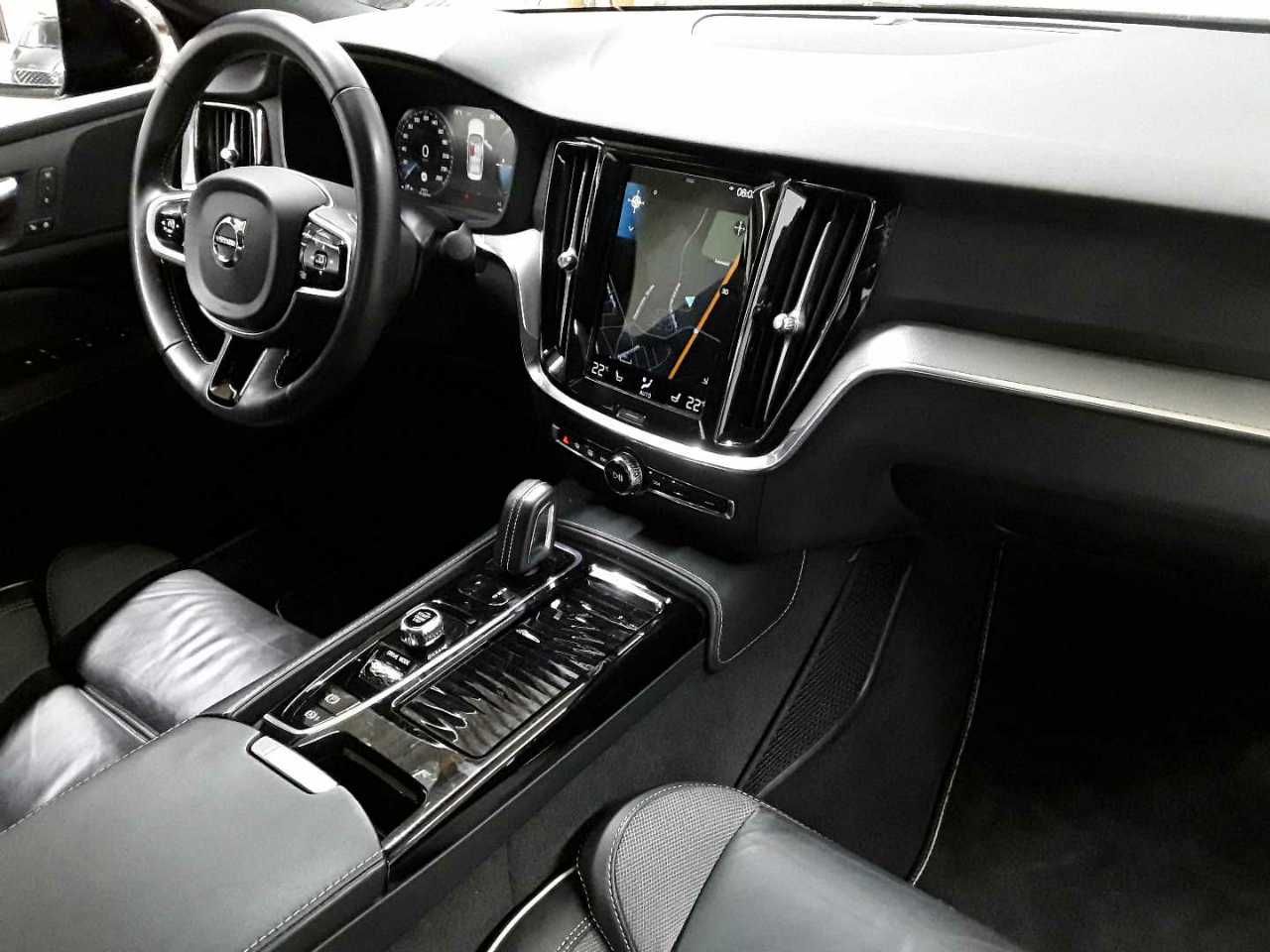 Volvo S60 T8 Recharge AWD RDesign PANO