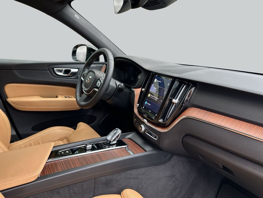 Volvo XC60 B5 B AWD Plus Dark