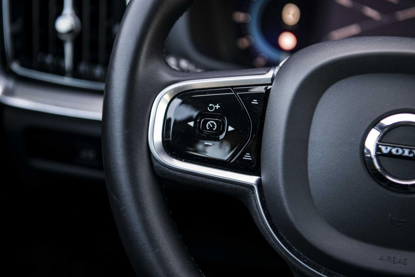 Volvo S60 2.0 B4 Plus Dark | Panoramisch schuif/kantel