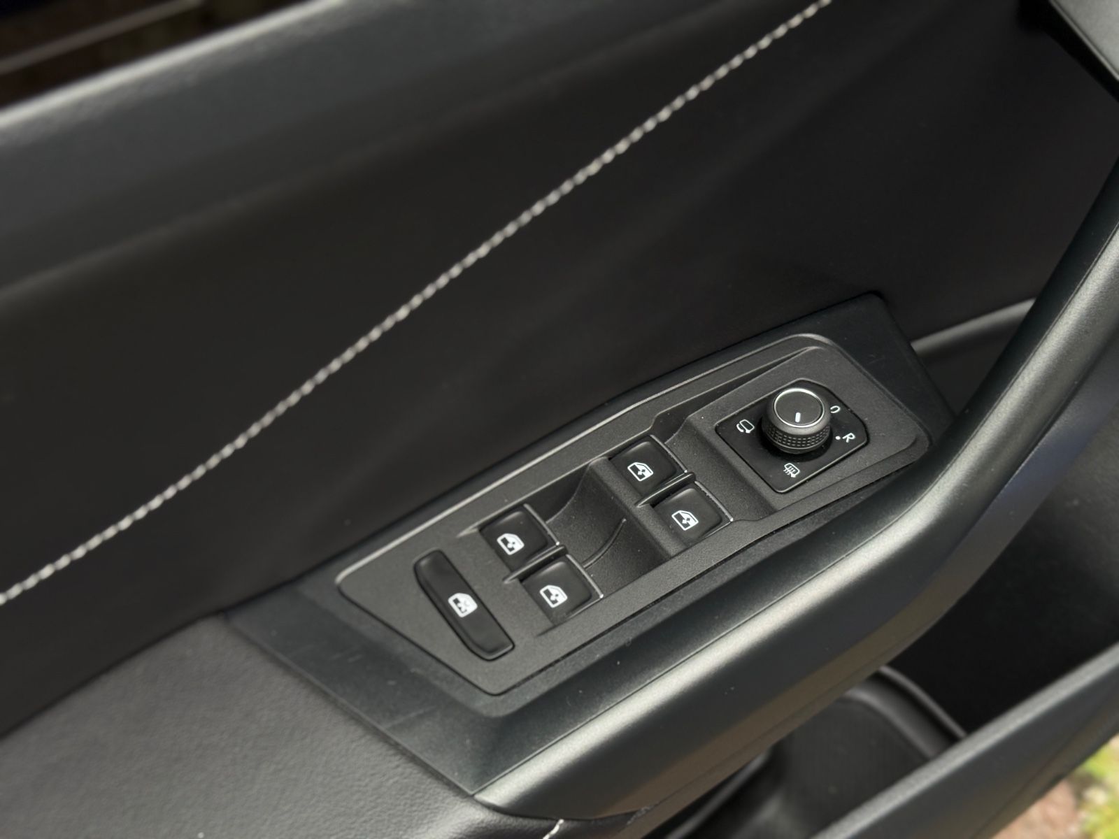 Volkswagen T-Roc TDI R-Line - Samsaru's Car Outlet