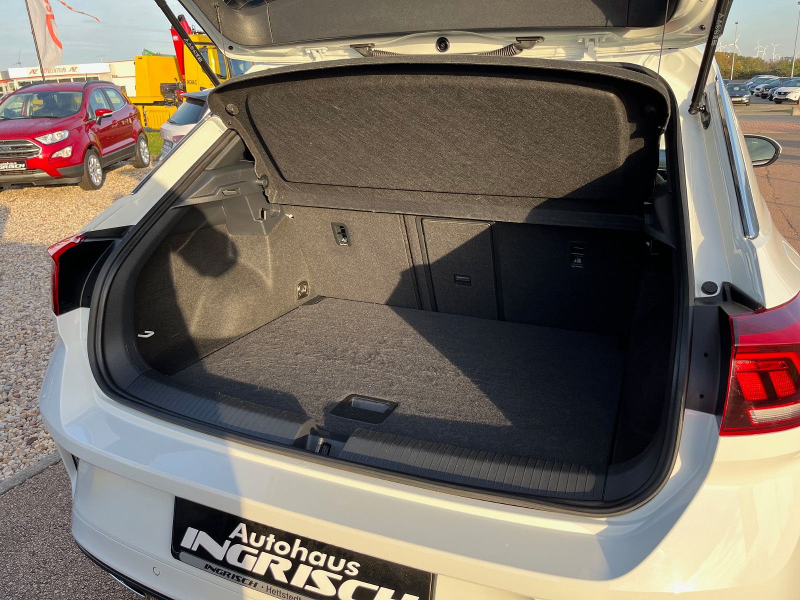 Volkswagen T-Roc R-Line - Samsaru's Car Outlet
