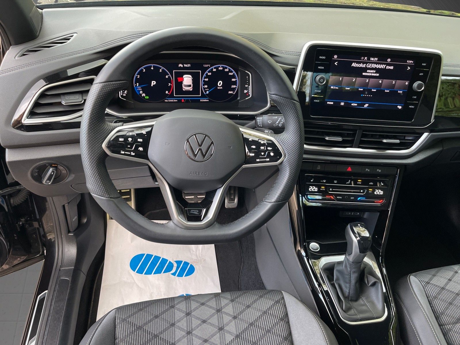 Volkswagen T-Roc R-Line Plus - Samsaru's Car Outlet