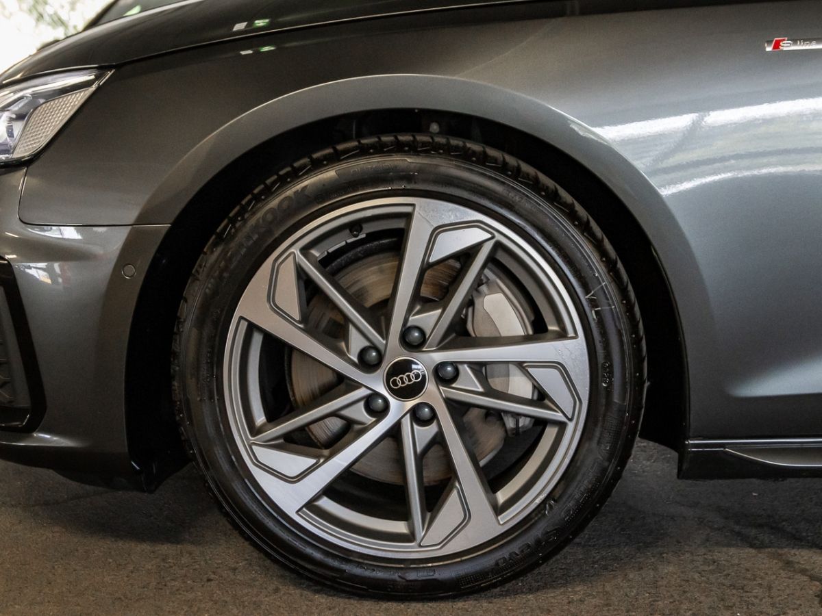 Audi A4 Avant 45 TFSI qu S line - Samsaru's Car Outlet