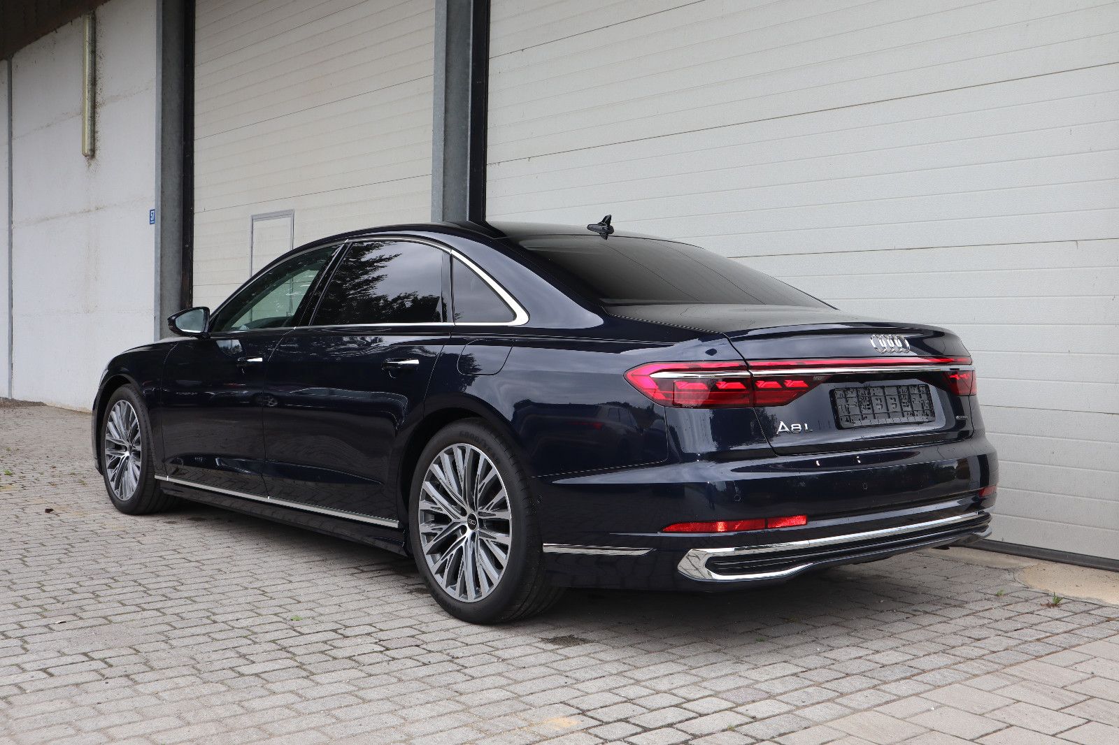 Audi A8L 60 TFSI e lang exclusive - Samsaru's Car Outlet