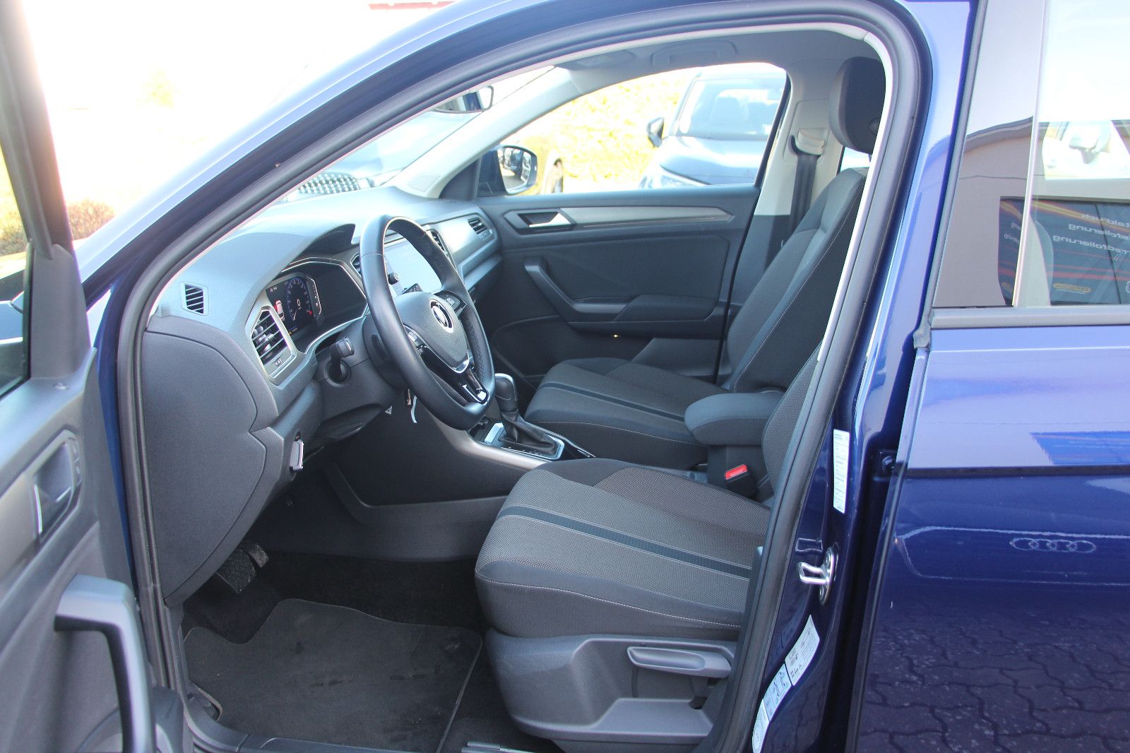 Volkswagen T-Roc Style - Samsaru's Car Outlet