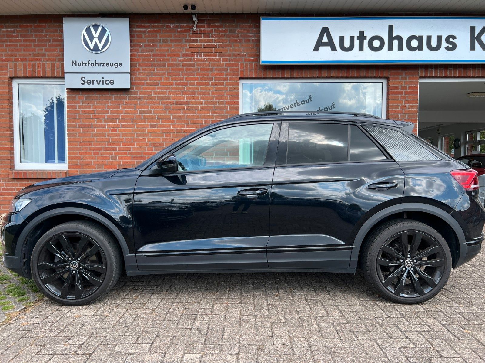 Volkswagen T-Roc 1.5TSi DSG Black - Samsaru's Car Outlet
