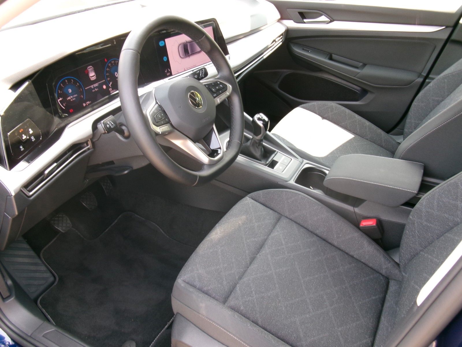 Volkswagen Golf VIII 1.0 TSI Life - Samsaru's Car Outlet