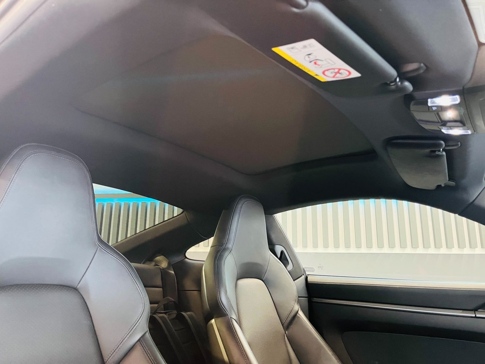 Porsche 911 Carrera - Samsaru's Car Outlet