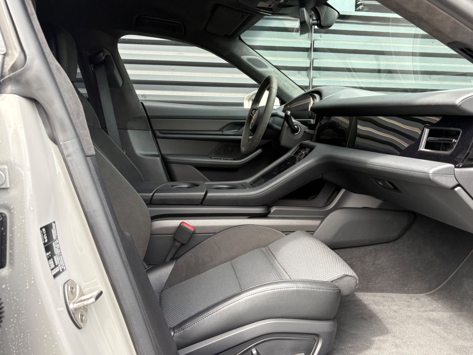 Porsche Taycan  Turbo  -Cross Turismo-1.HAND