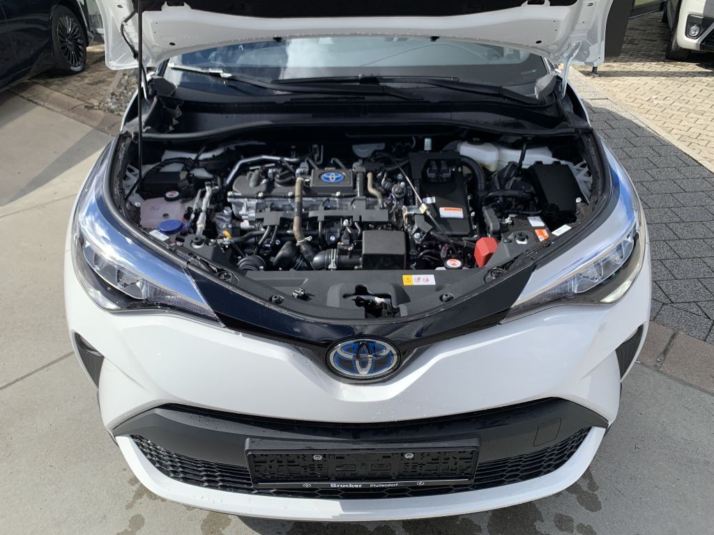 Toyota C-HR Hybrid Flow - Samsaru's Car Outlet