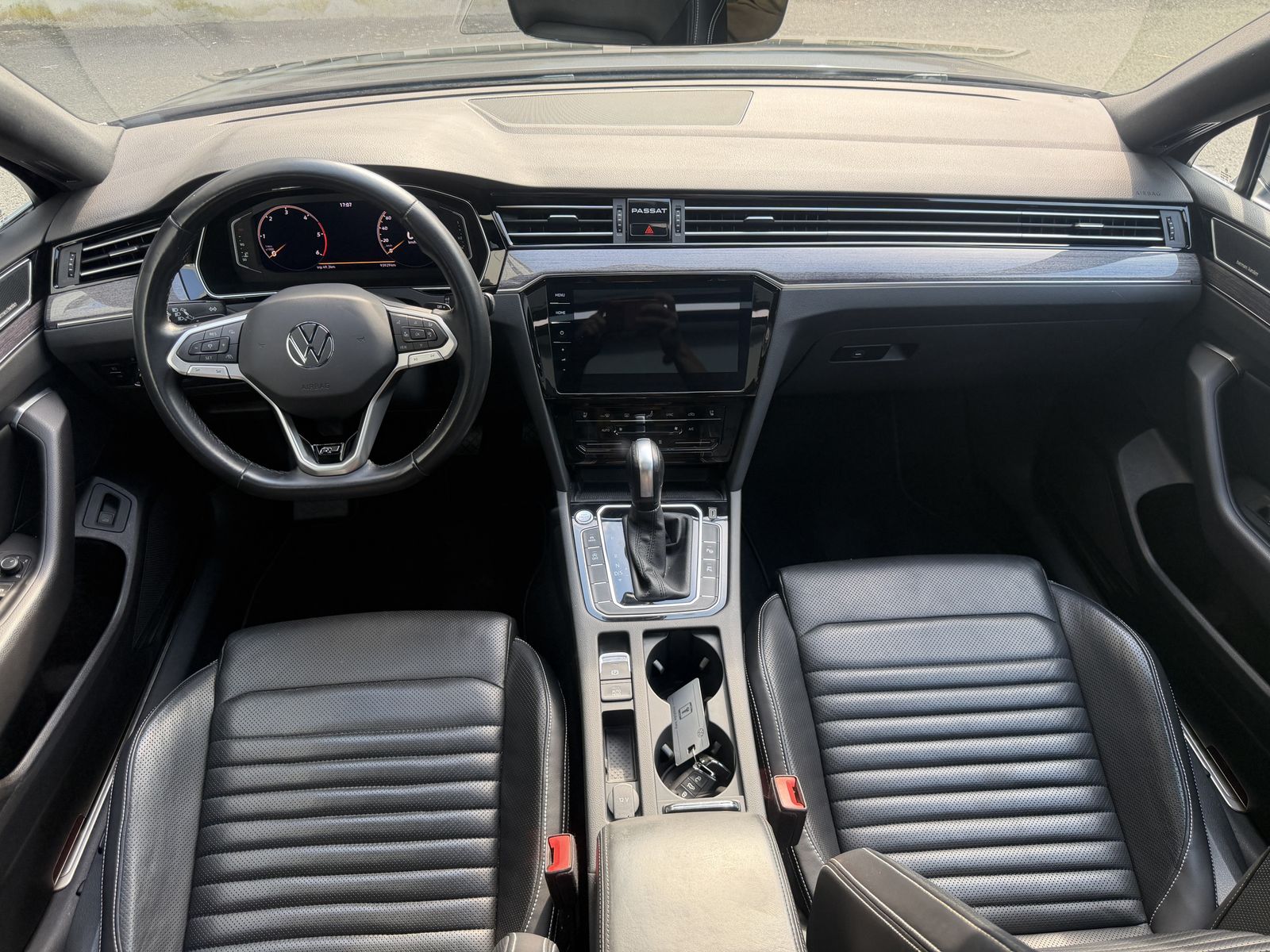 Volkswagen Passat R-Line LED Virtual Pano Massage H&K AHK
