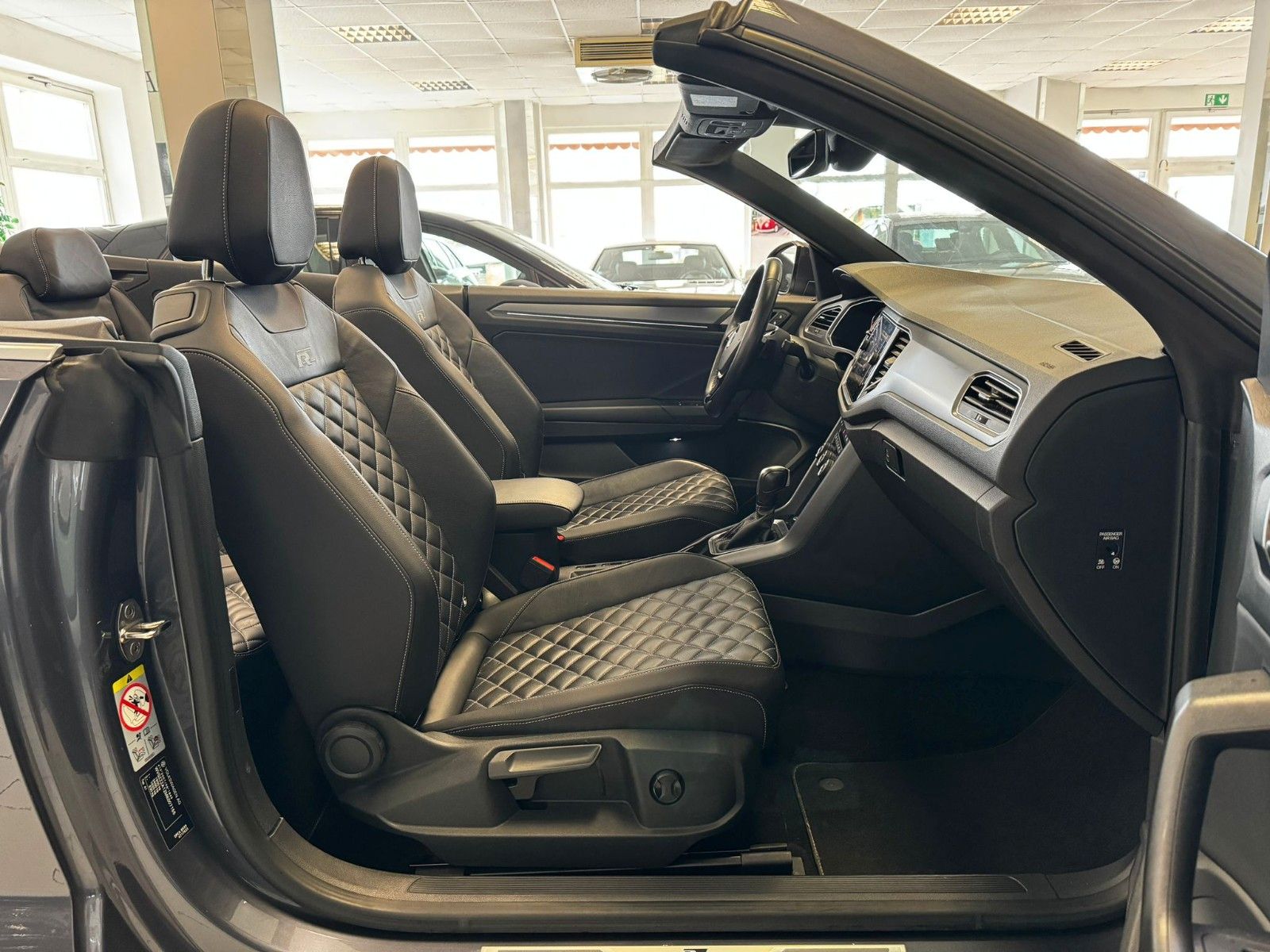 Volkswagen T-Roc R-Line - Samsaru's Car Outlet