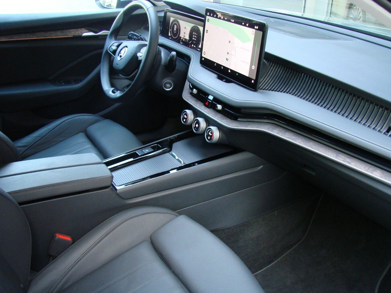 Skoda Superb 2.0TDi L&K 4x4 ACC LED AHK H&K 360º