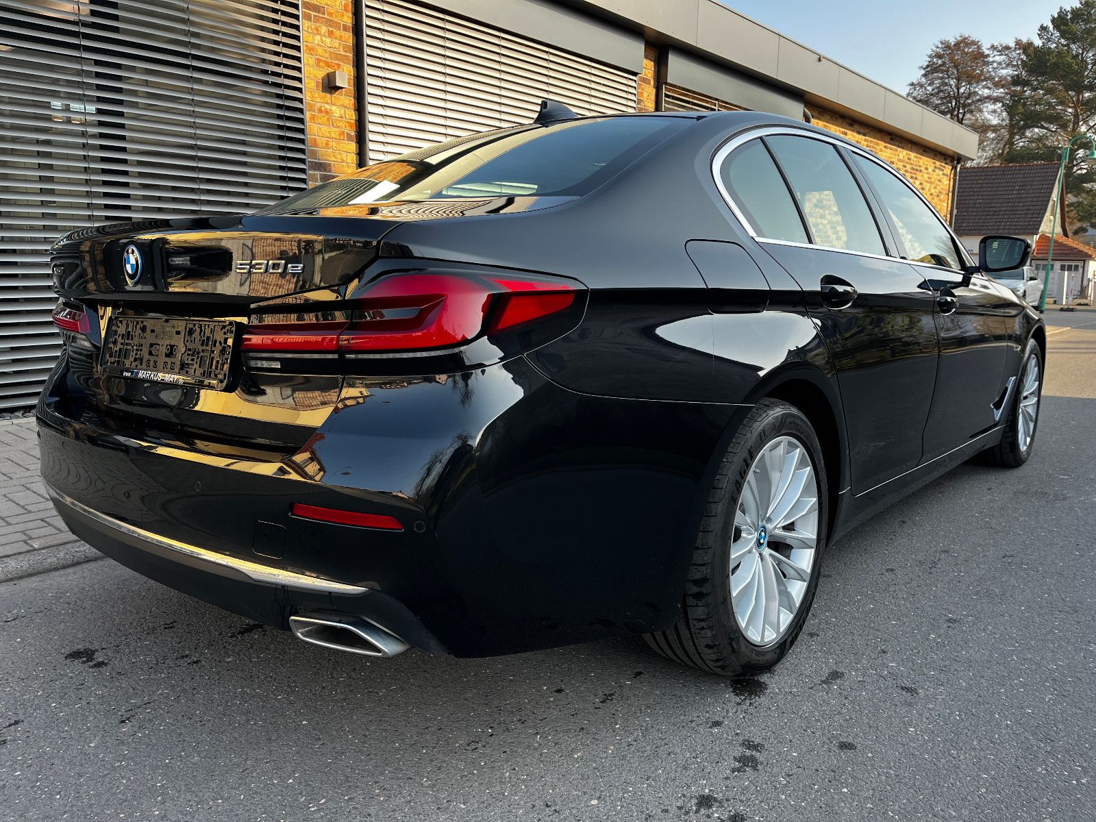 BMW 530e xDrive LuxuryLine Leder LED Navi GDach HUD
