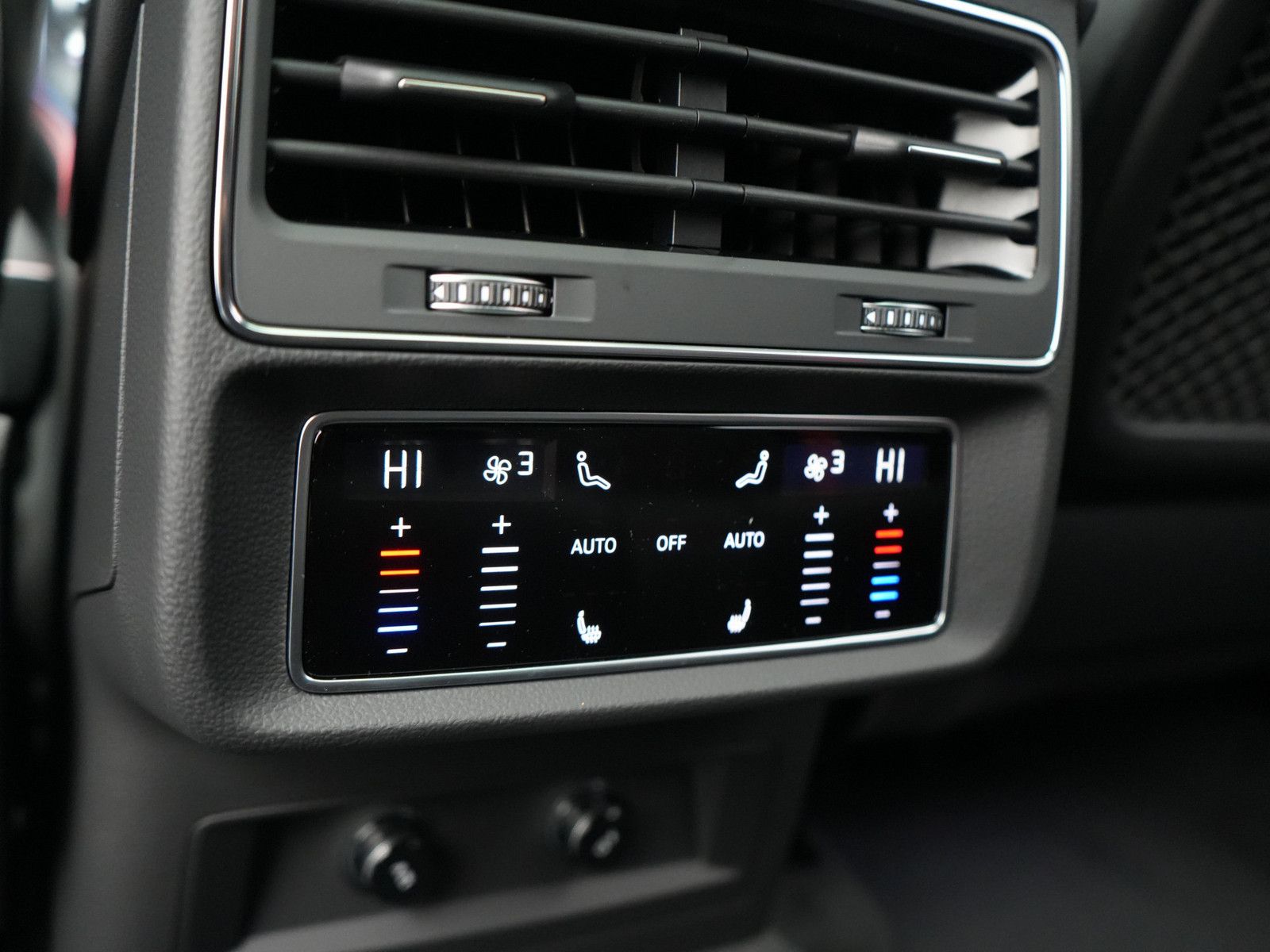 Audi Q8 S line business LASER B&O STANDHZ LEDER-RAUTE