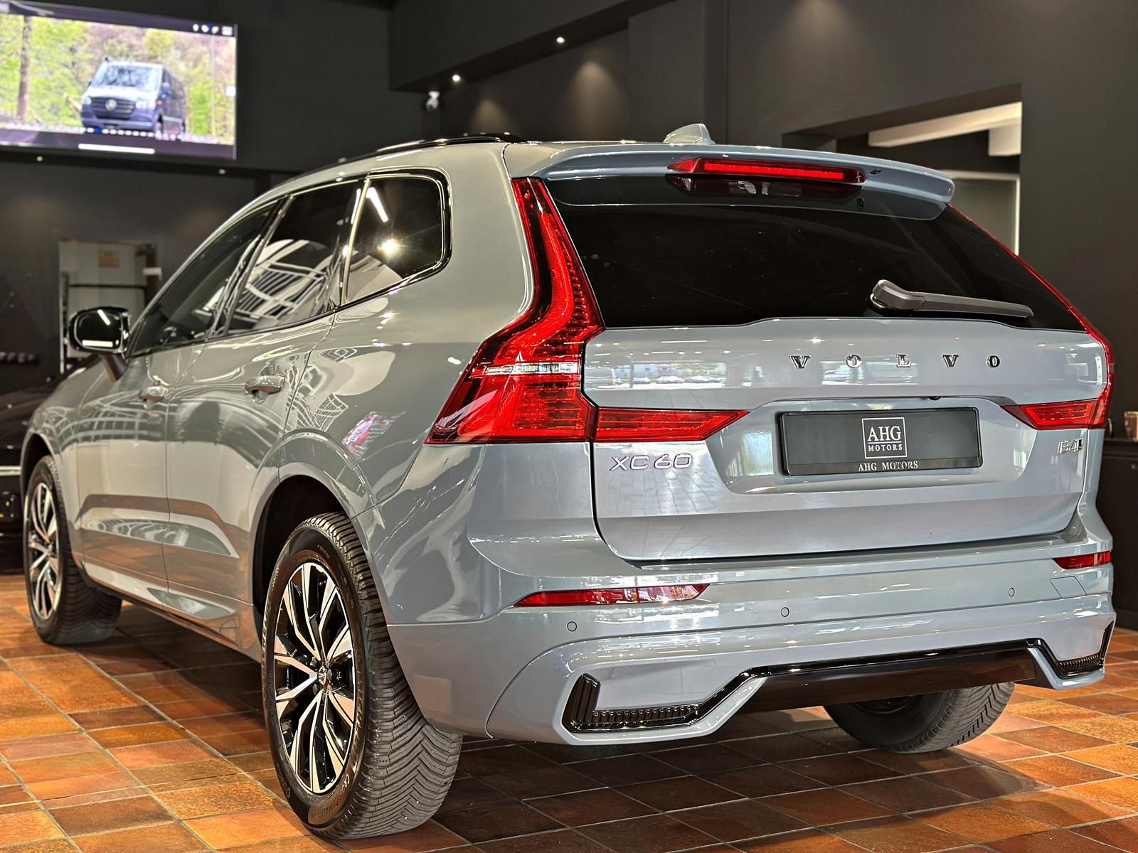 Volvo XC60 B4D AWD PLUS DARK VLED ACC HK 4xSHZ DRIV-AS