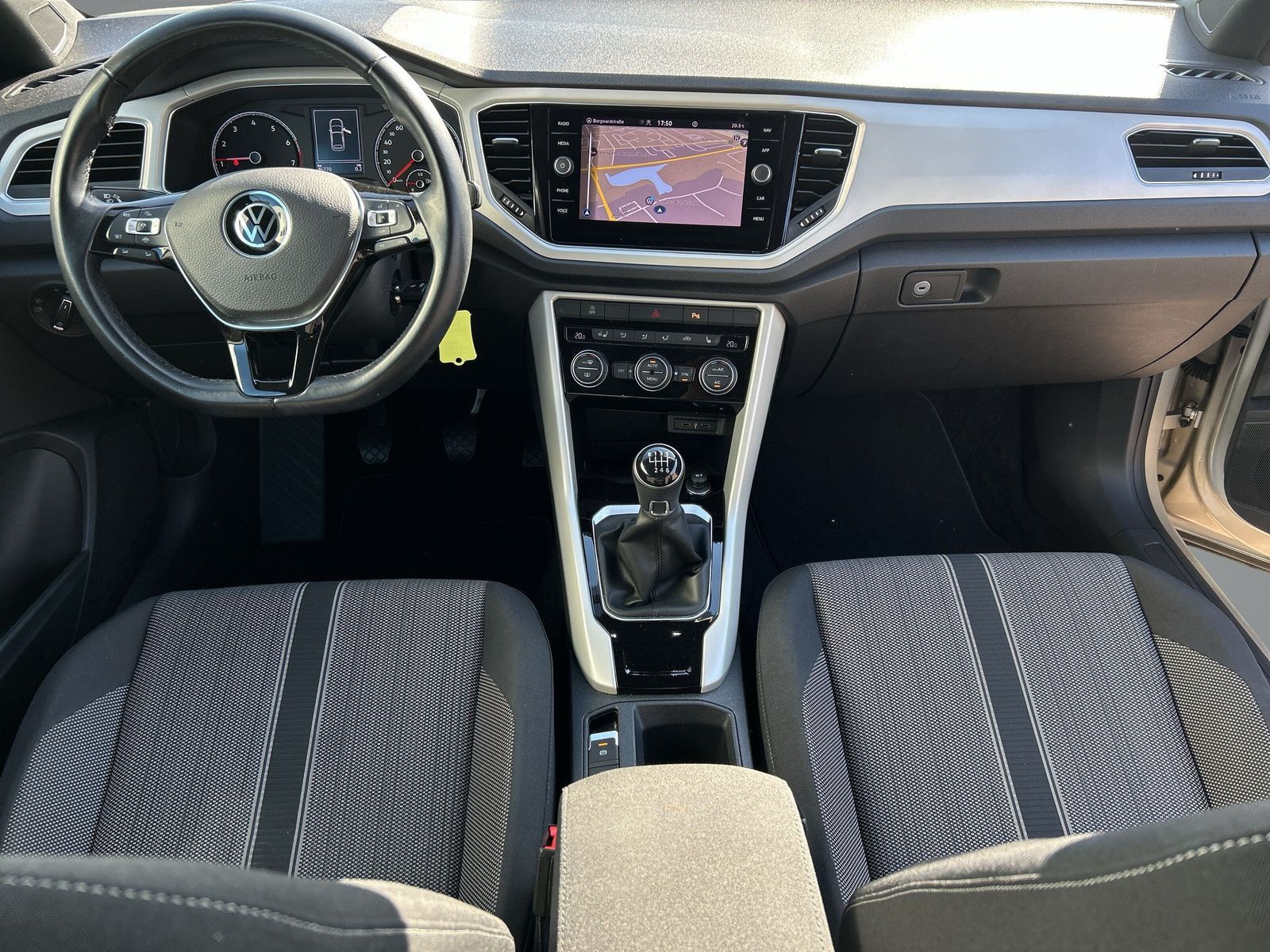 Volkswagen T-Roc 1.0 TSI Style - Samsaru's Car Outlet