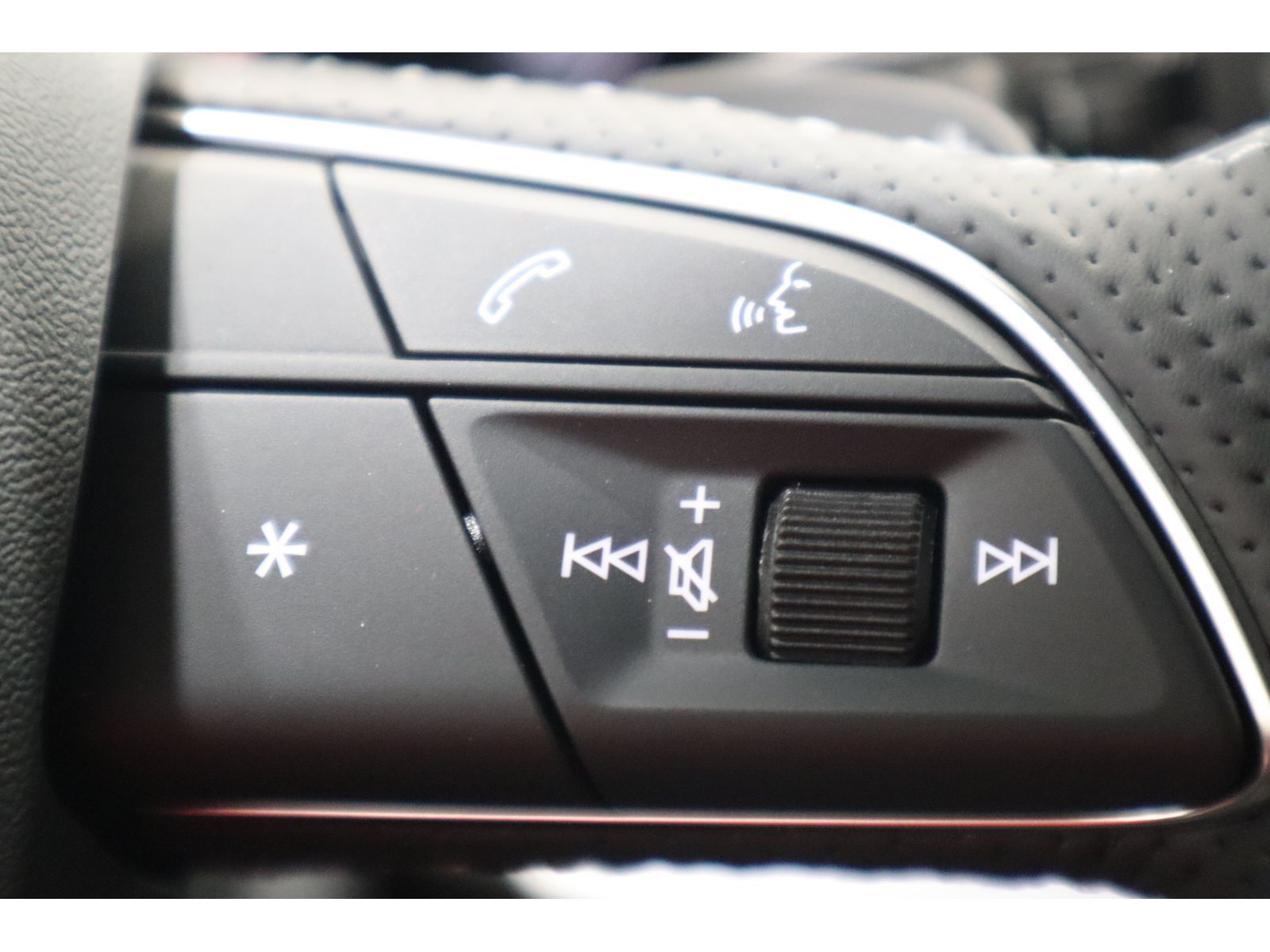 Audi Q8 SUV 50 TDI S line - Samsaru's Car Outlet