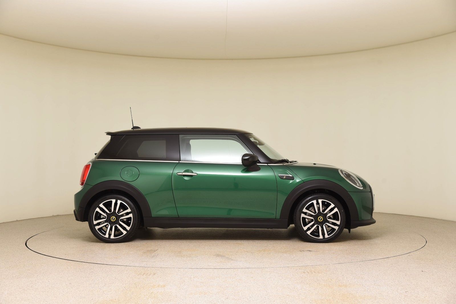 MINI Mini Cooper SE Classic - Samsaru's Car Outlet