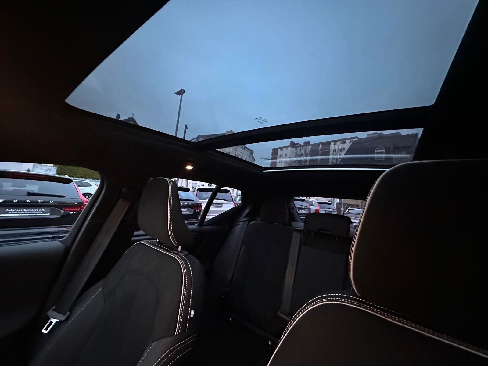 Volvo XC40 Twin AWD Ultimate AHK,Pano,360°,BLIS,ACC