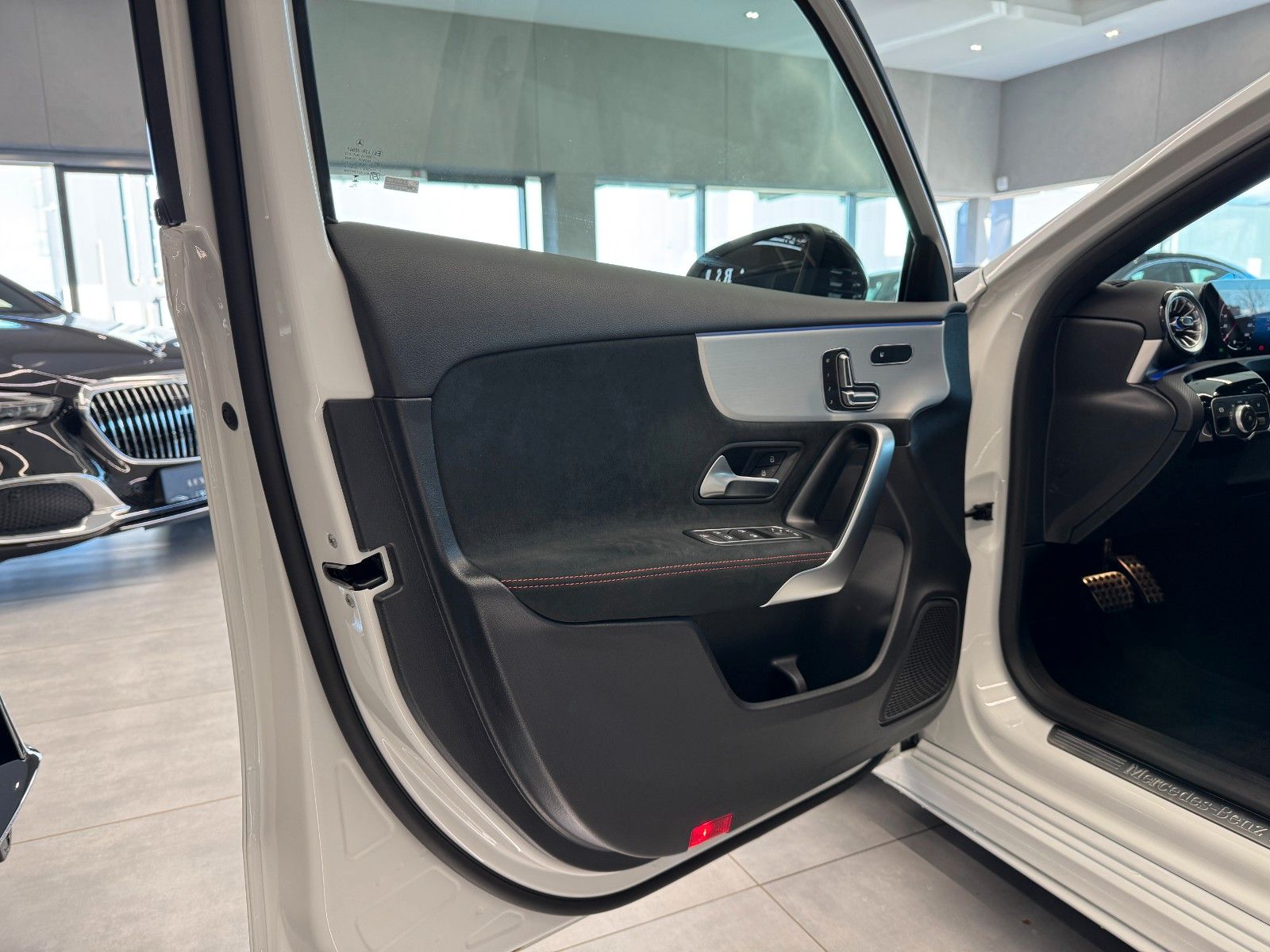 Mercedes-Benz A 200 AMG Line - Samsaru's Car Outlet