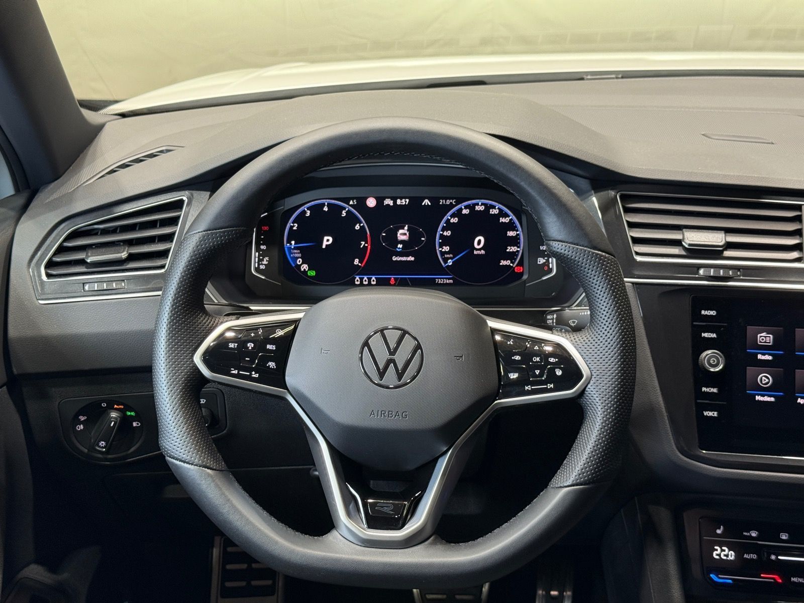 Volkswagen Tiguan R-Line 1.5 TSI DSG - Samsaru's Car Outlet