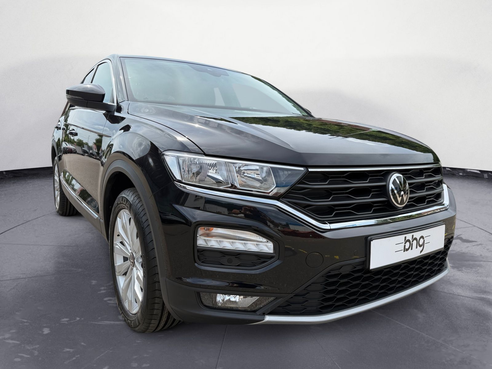 Volkswagen T-Roc 1.5 TSI ACT Sport - Samsaru's Car Outlet