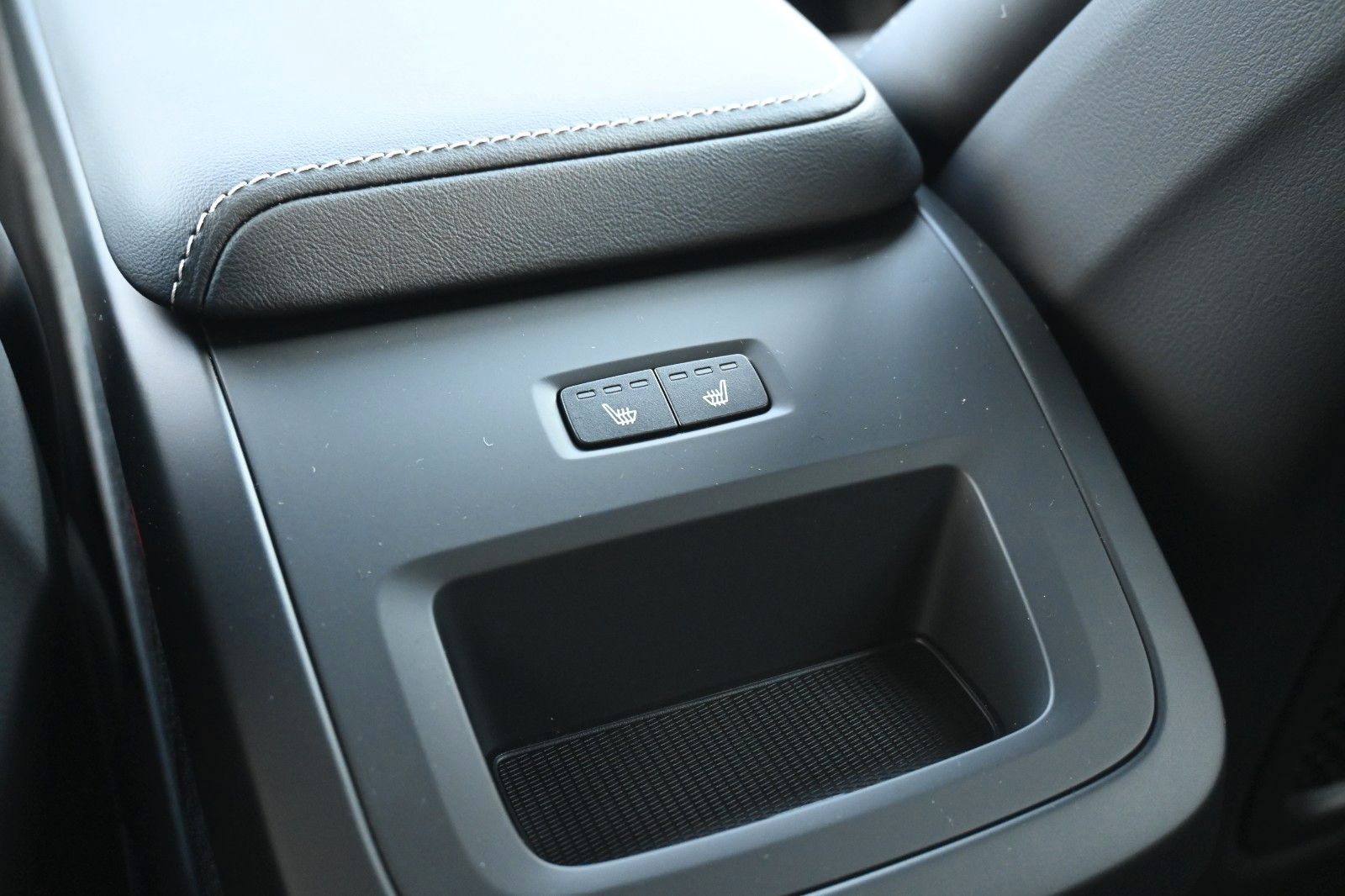 Volvo XC60 B5 AWD Plus Dark*FSHZG*360°*H&K*ACC*AHK