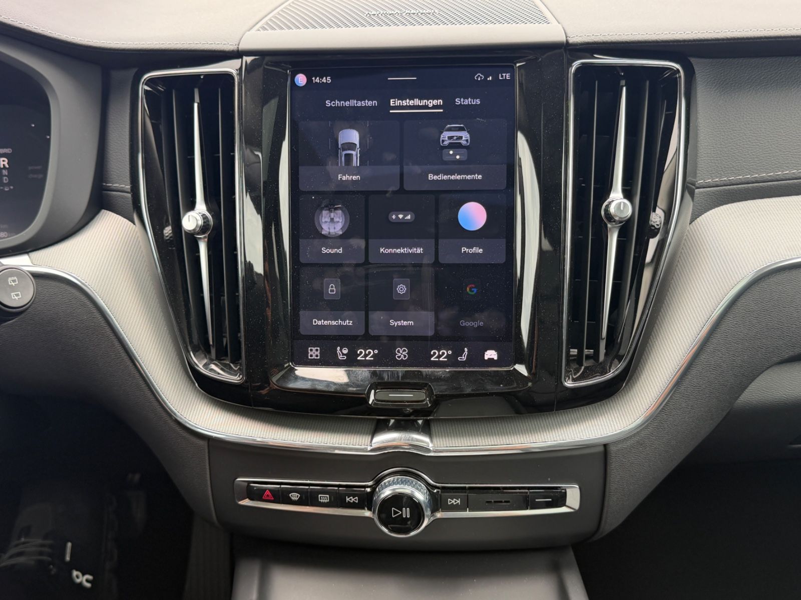 Volvo XC60 T8 Ultimate Dark Recharge HEICO V-Max offen