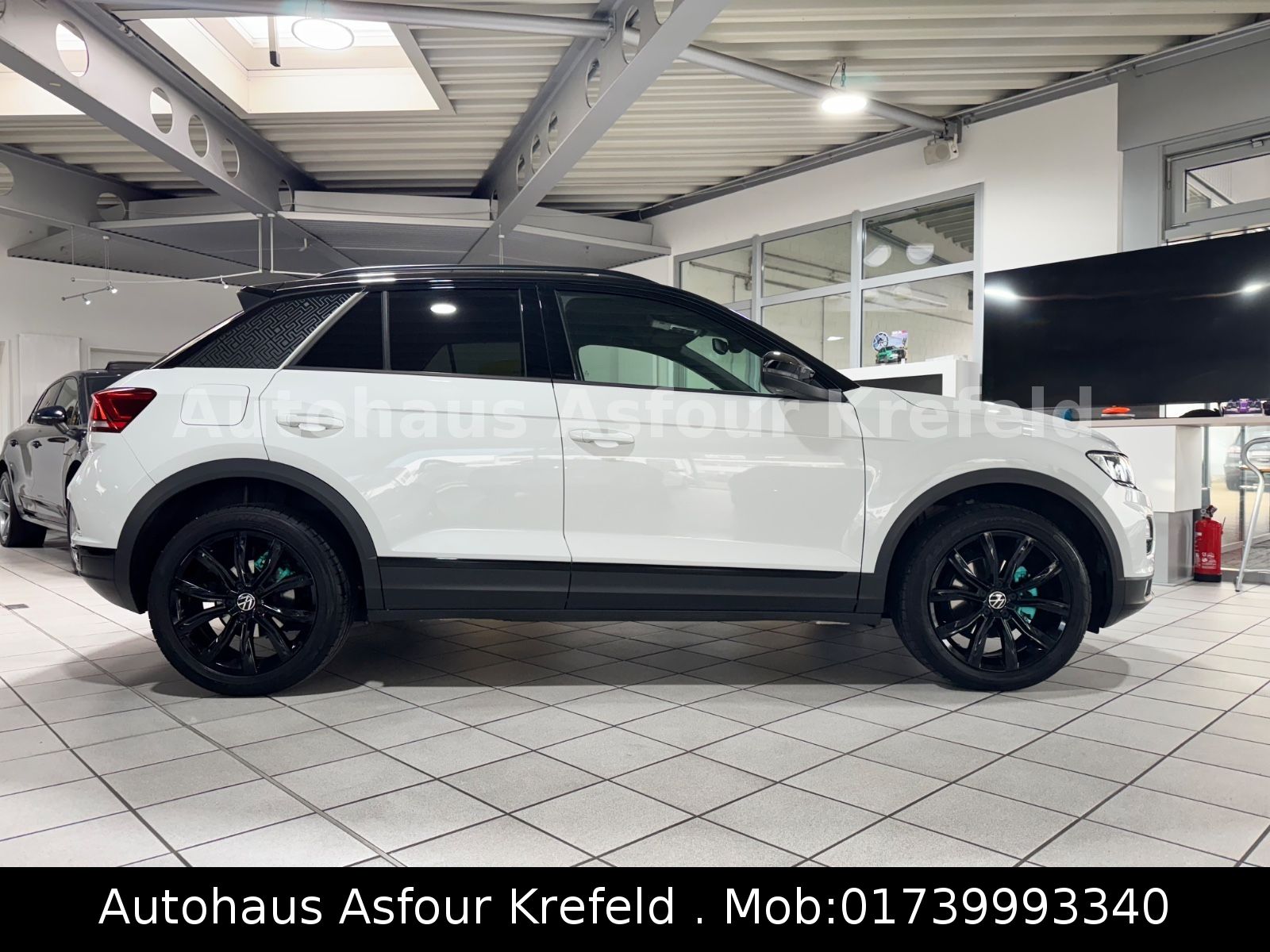 Volkswagen T-Roc Sport Black - Samsaru's Car Outlet