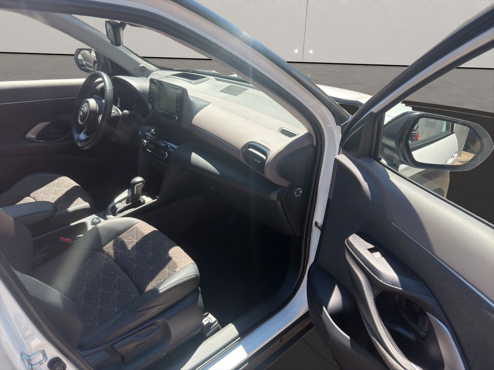 Toyota Yaris Cross Hybrid AWD-i Elegant