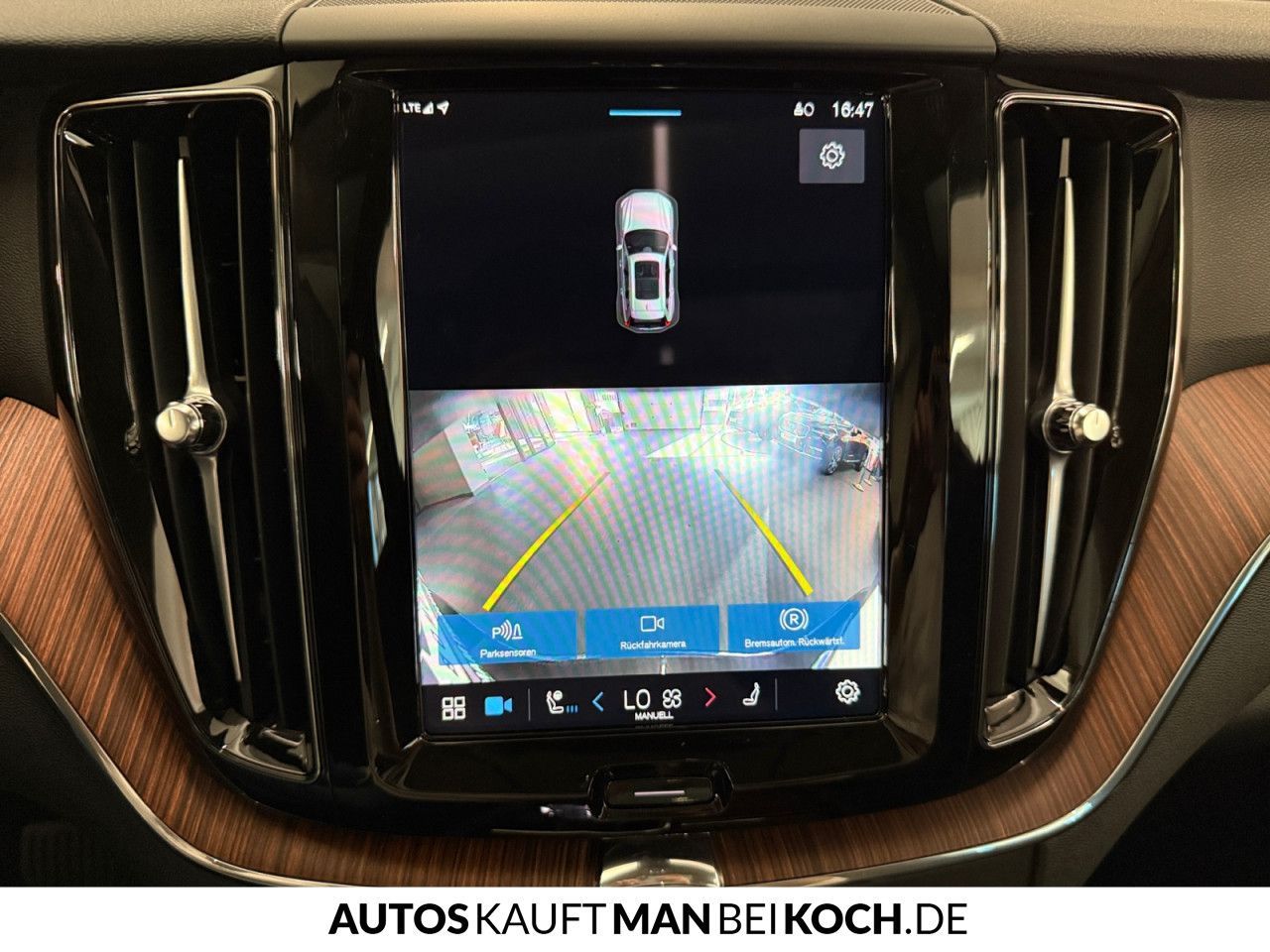 Volvo XC60 T6 Recharge AWD Plus Dark AHK PANO STDHz!