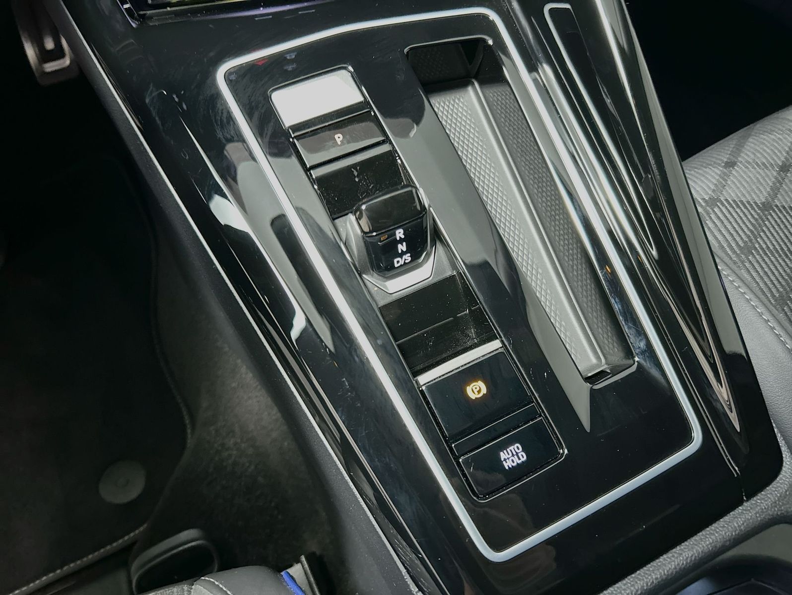 Volkswagen Golf VIII 1.5 eTSI DSG R-Line CarPlay Black ACC