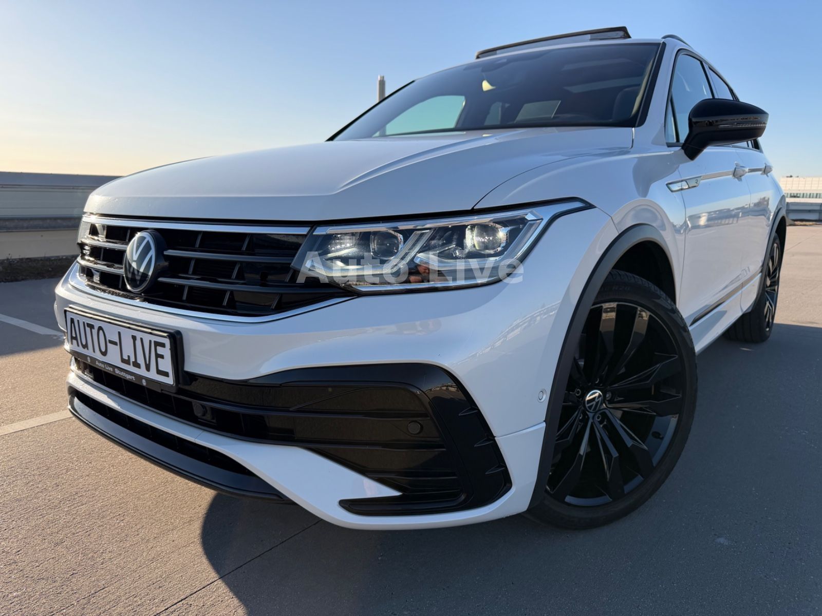 Volkswagen Tiguan 2.0 TDI*4M*DSG*R LINE*PANO*IQ-LED*AHK*VOL