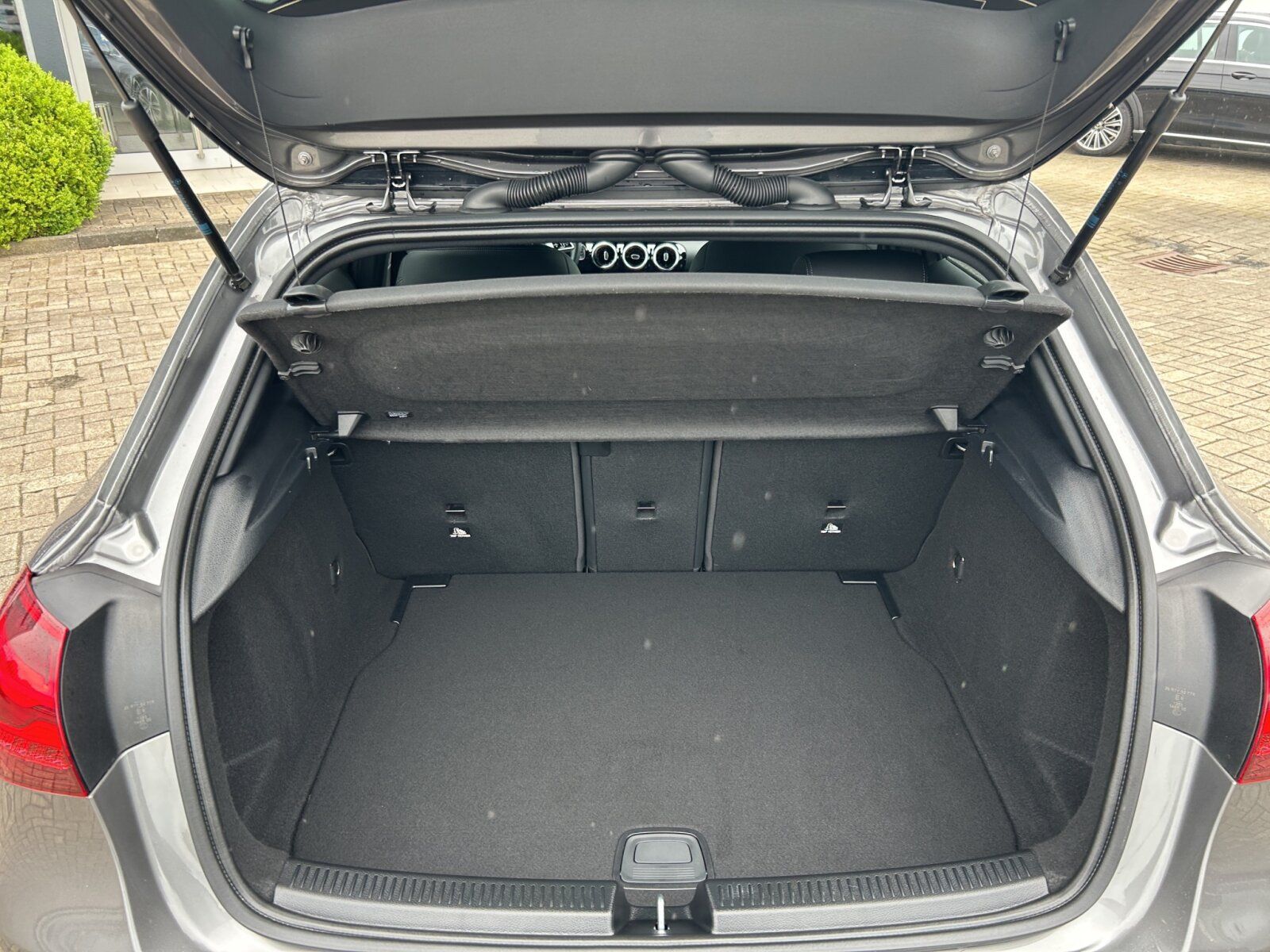 Mercedes-Benz A 180 - Samsaru's Car Outlet