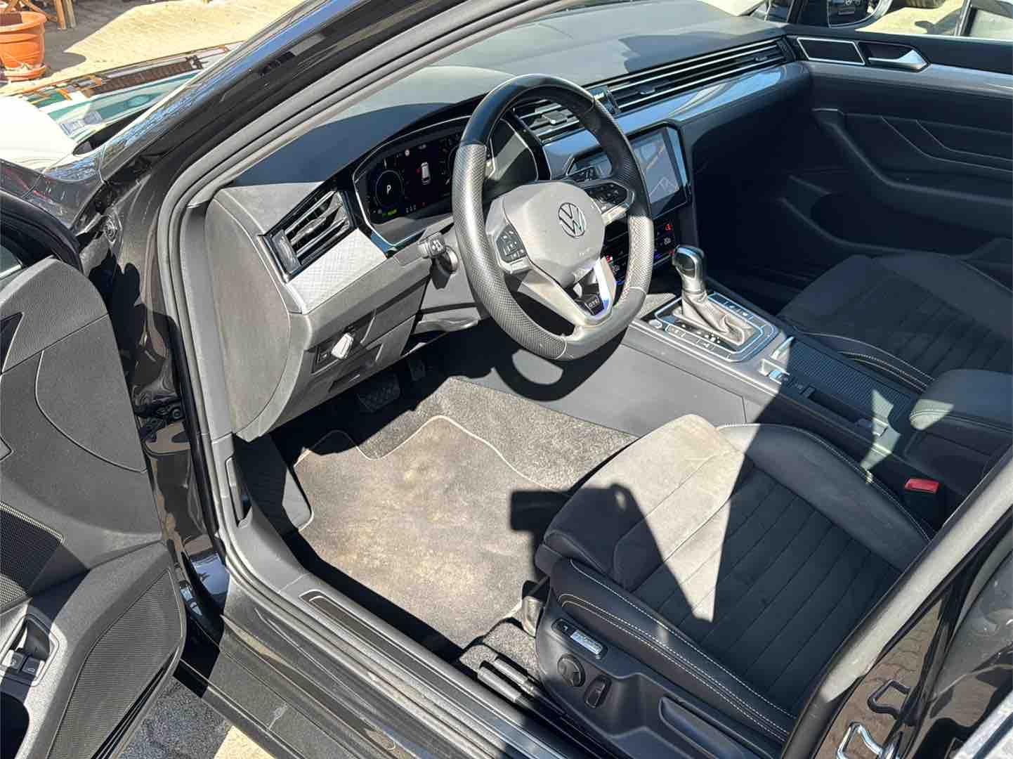 Volkswagen Passat Variant GTE - Samsaru's Car Outlet